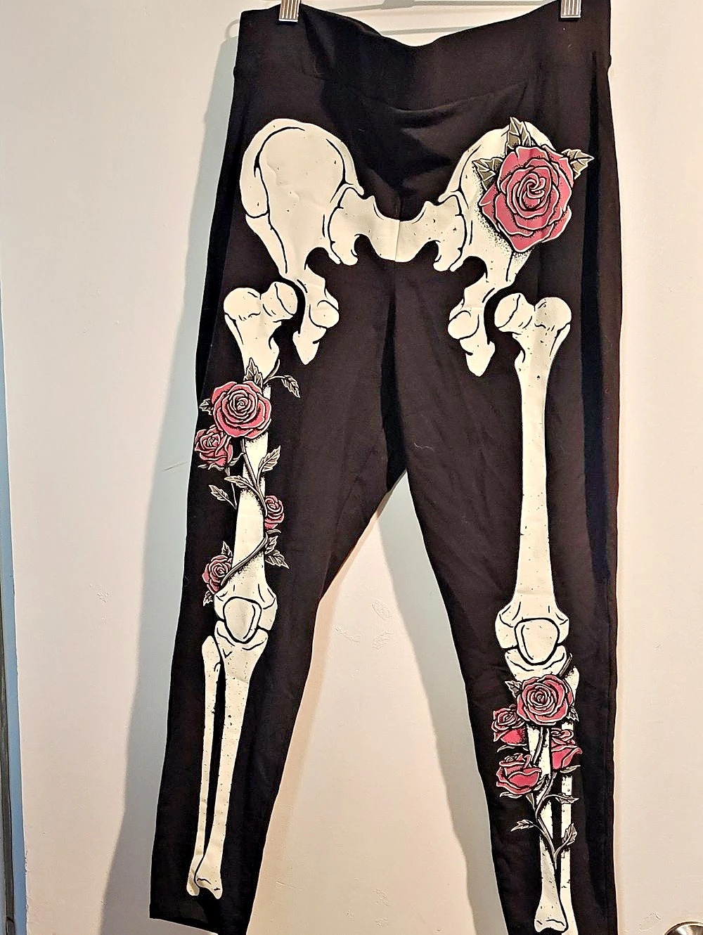 Torrid Bone Rose Print Black Leggings Like New